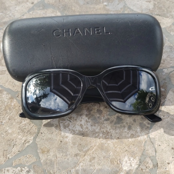 CHANEL Accessories - ⚡LAST CHANCE ⚡Gorgeous chanel sunglasses